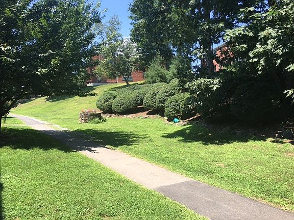 2nd image of 200 Beacon Hill Dr APT 2L1