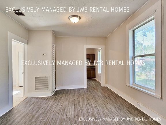 4th image of 2756 Lowell Ave
