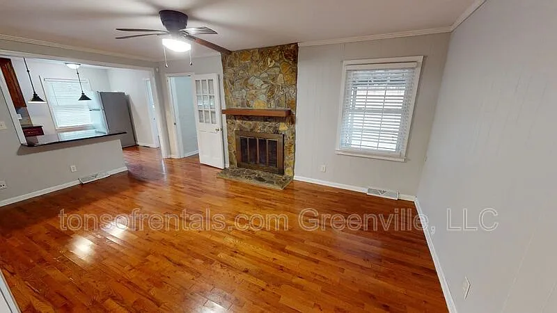 4 bed, 3.0 bath, 2400 sqft, $1,995 — Photo 3