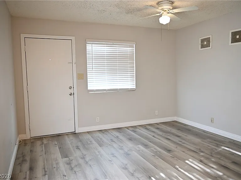 5806 Dodd St #D — Photo 3