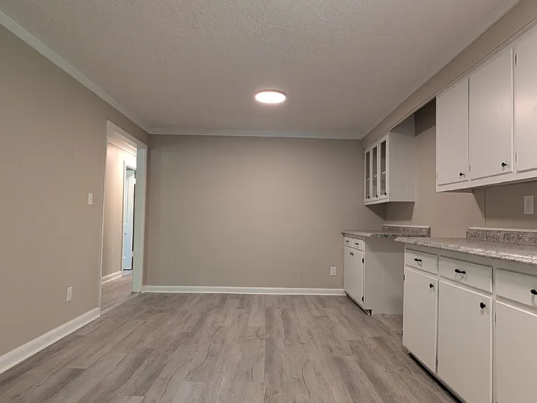 220 Travis Ln — Photo 9