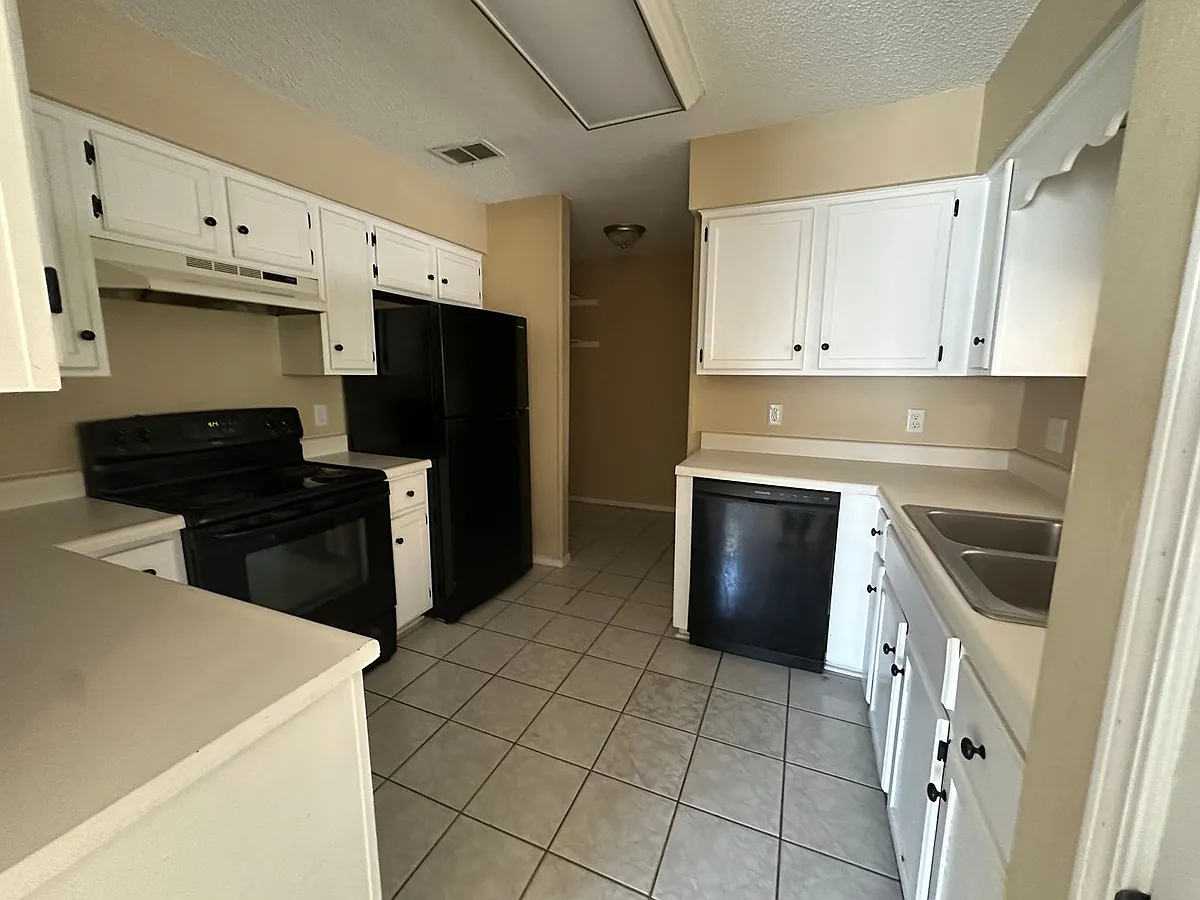 Building Photo - 2111 Timberwood Ln