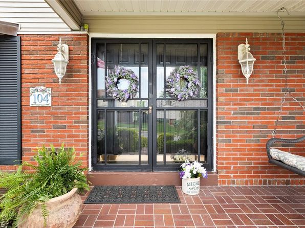 104 Rebecca Dr, Saint Charles, MO 63301
