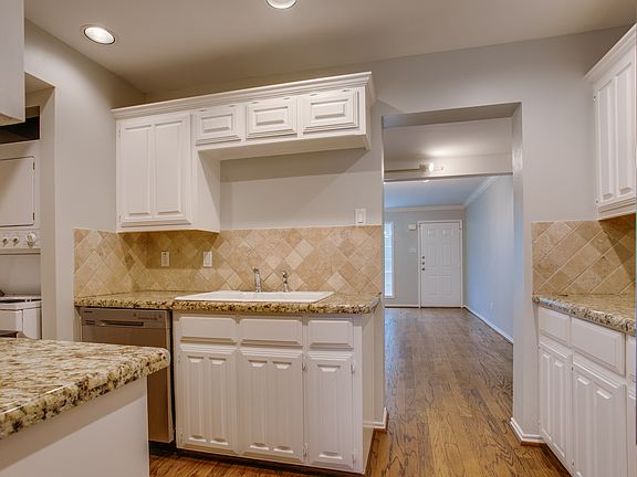 5th image of 4414 Buena Vista St APT 8