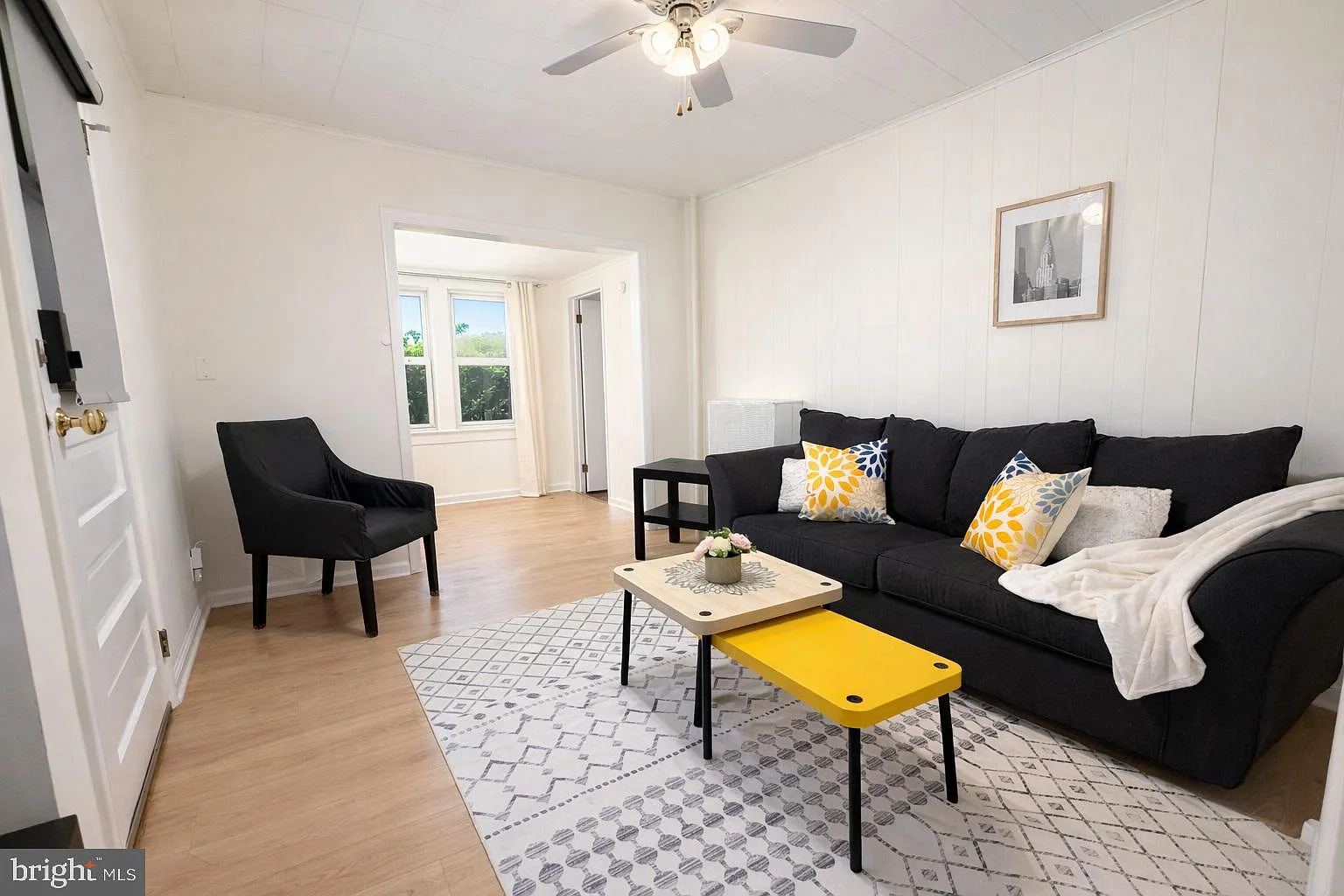 3 bed, 1.0 bath, 810 sqft, $3,950 — Photo 4