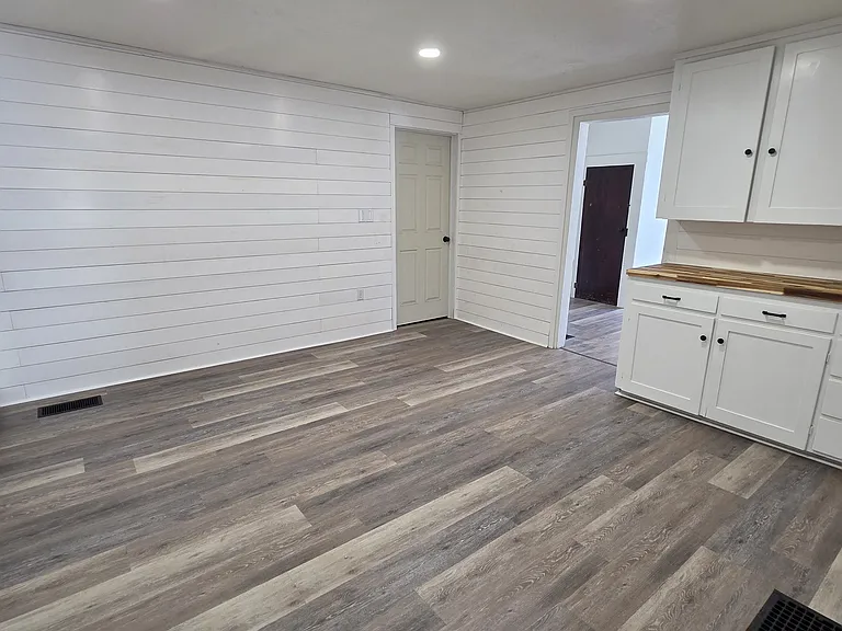 1045 Pittsburgh Ave — Photo 5