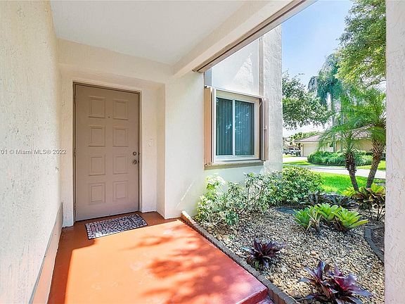 5th image of 937 NW 104th Way #927
