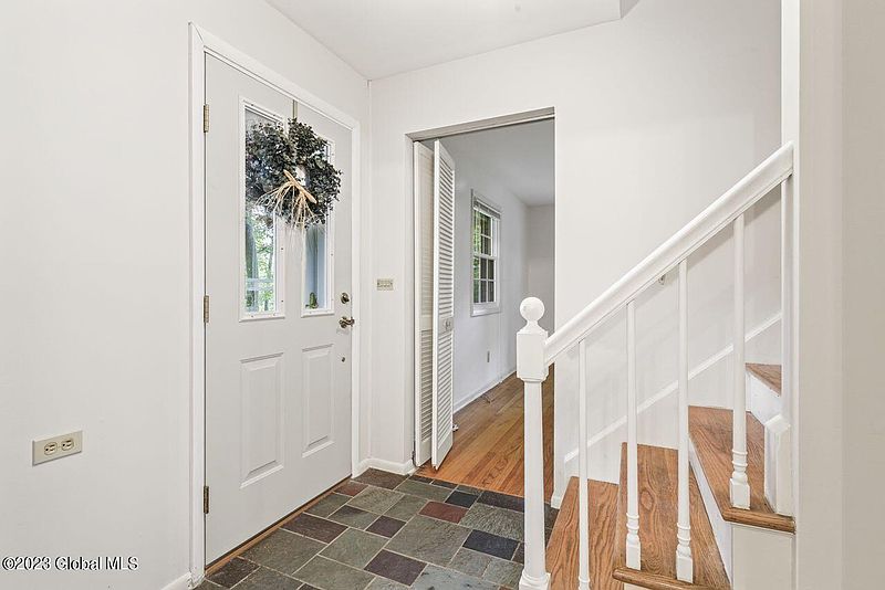 2nd image of 3 Broadleaf Drive