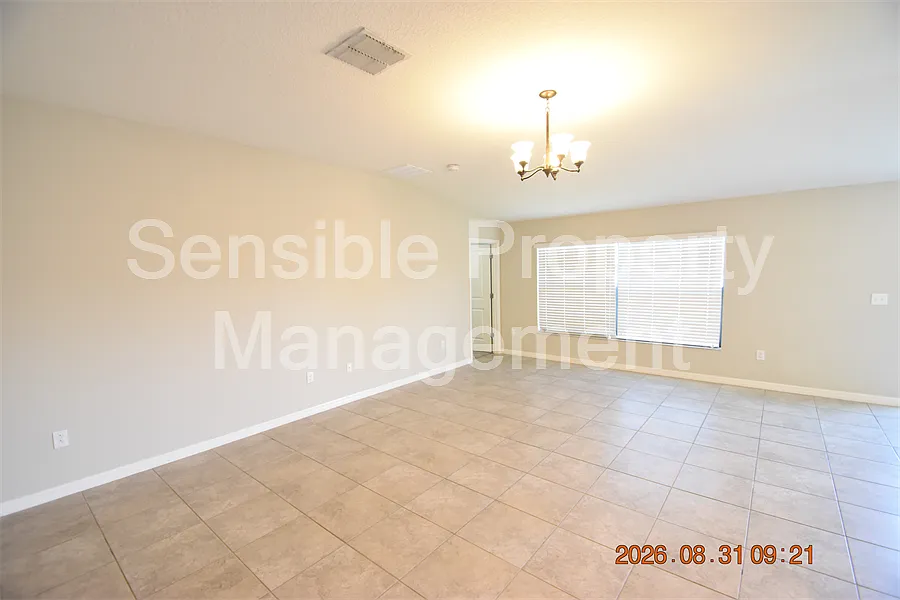 4 bed, 1918 sqft, $2,300 — Photo 3