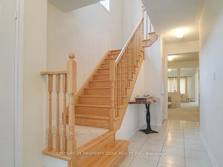 38 Banbridge Cres — Photo 2