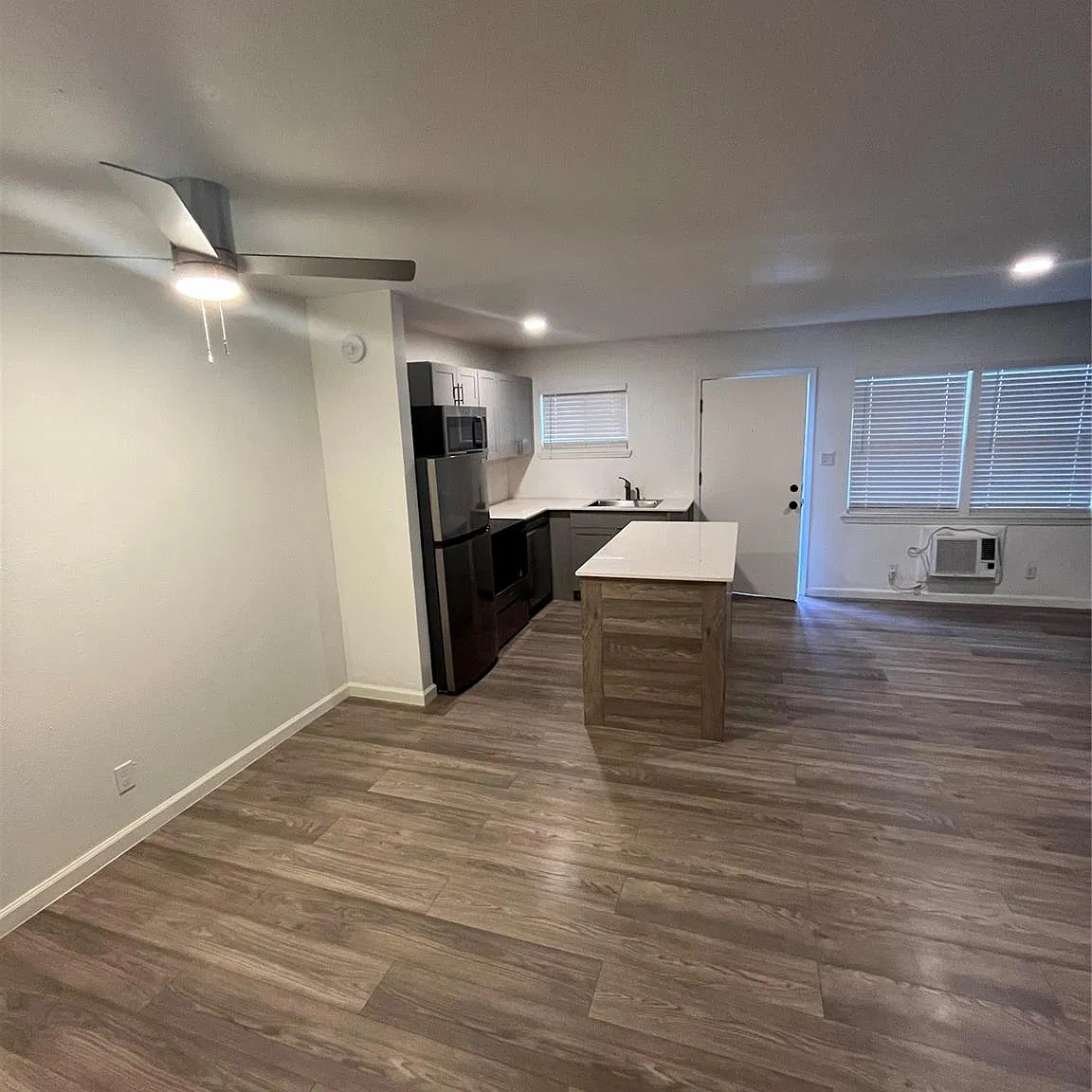 1 bed, 1.0 bath, $1,275 — Photo 4