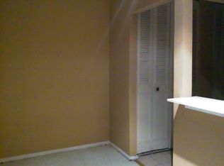 561 Ashland Ave APT E, Aurora, IL 60505