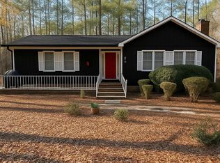 110 Chestnut Ct, West End, NC 27376