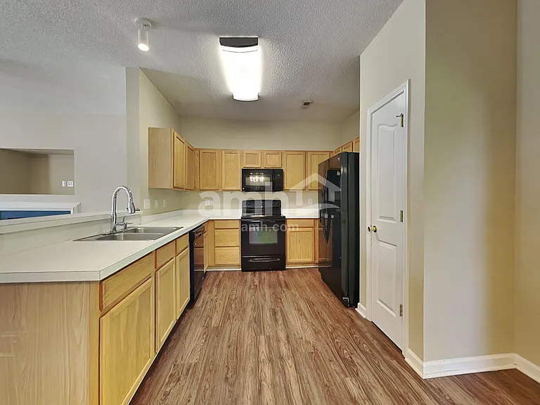 720 Waterbrook Ln — Photo 3