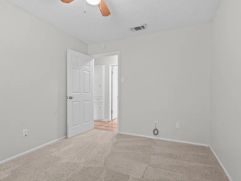 9616 Belmont Ave — Photo 15