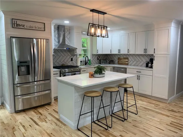 131 Sayles Hill Rd, North Smithfield, RI 02896