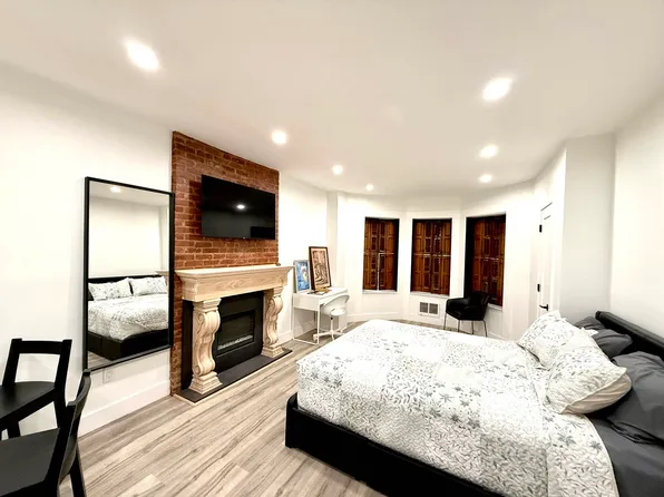 980 Greene Avenue image 1 of 7