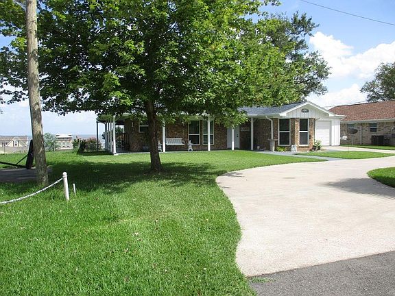 3rd image of 131 Oak Hill Dr