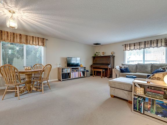 4th image of 1318 SE Duke Dr