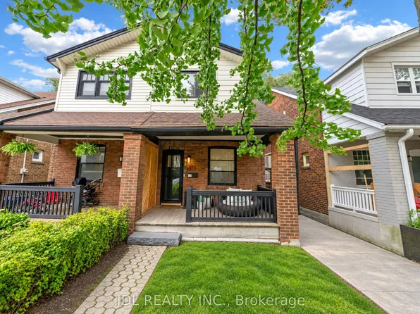 379 Scarborough Rd, Toronto, ON M4E 3N1
