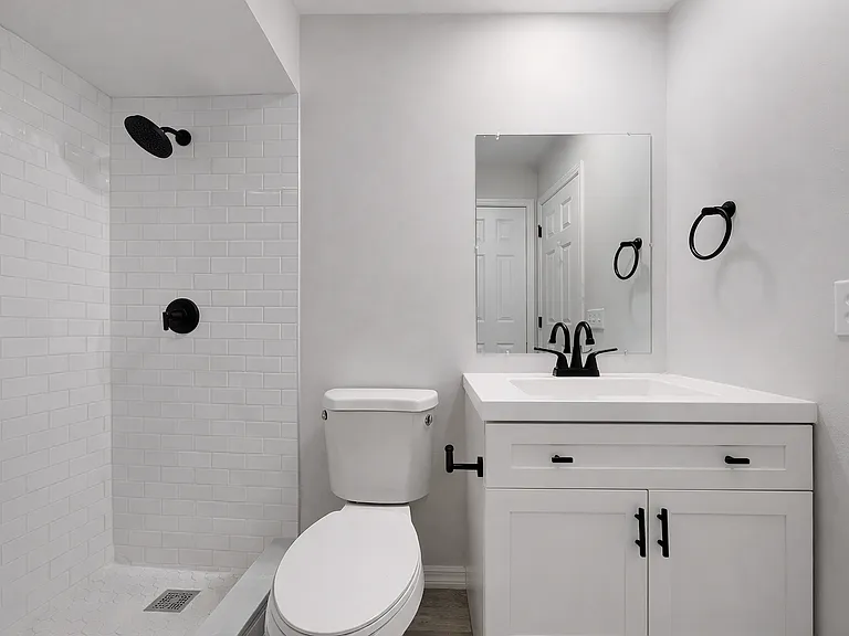 372 Jefferson Dr — Photo 6