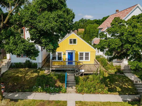 3269 N Oakland AVENUE, Milwaukee, WI 53211