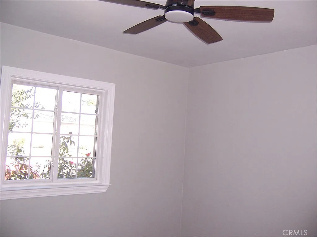 3 bed, 1098 sqft, $2,975 — Photo 2