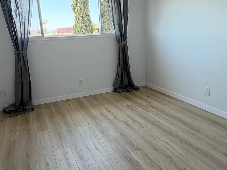 1161 N Hobart Blvd — Photo 13