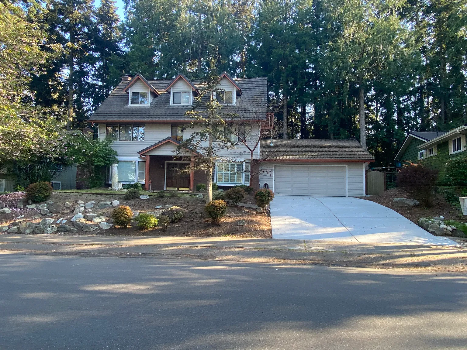 3 bed, 2100 sqft, $3,000 — Photo 2