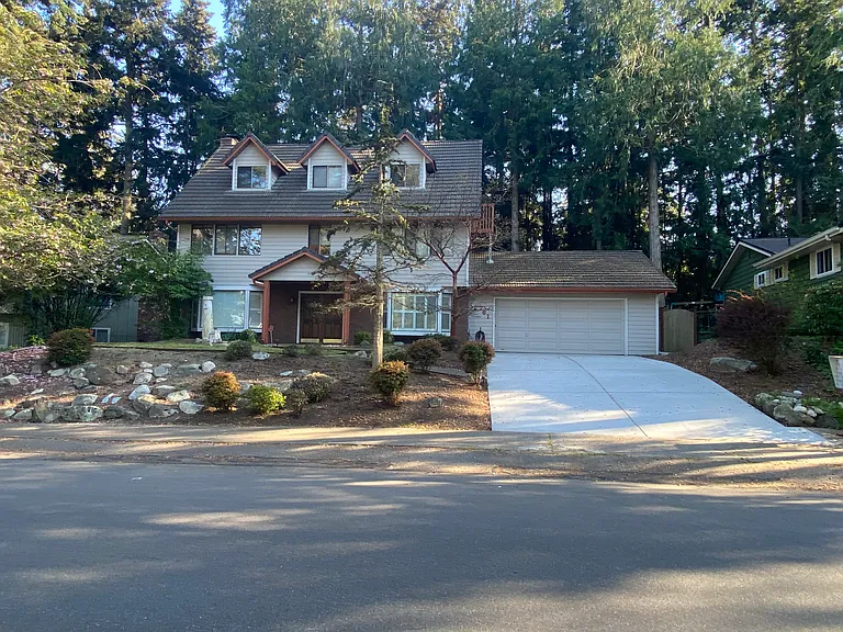 761 SW Castilian Dr — Photo 2