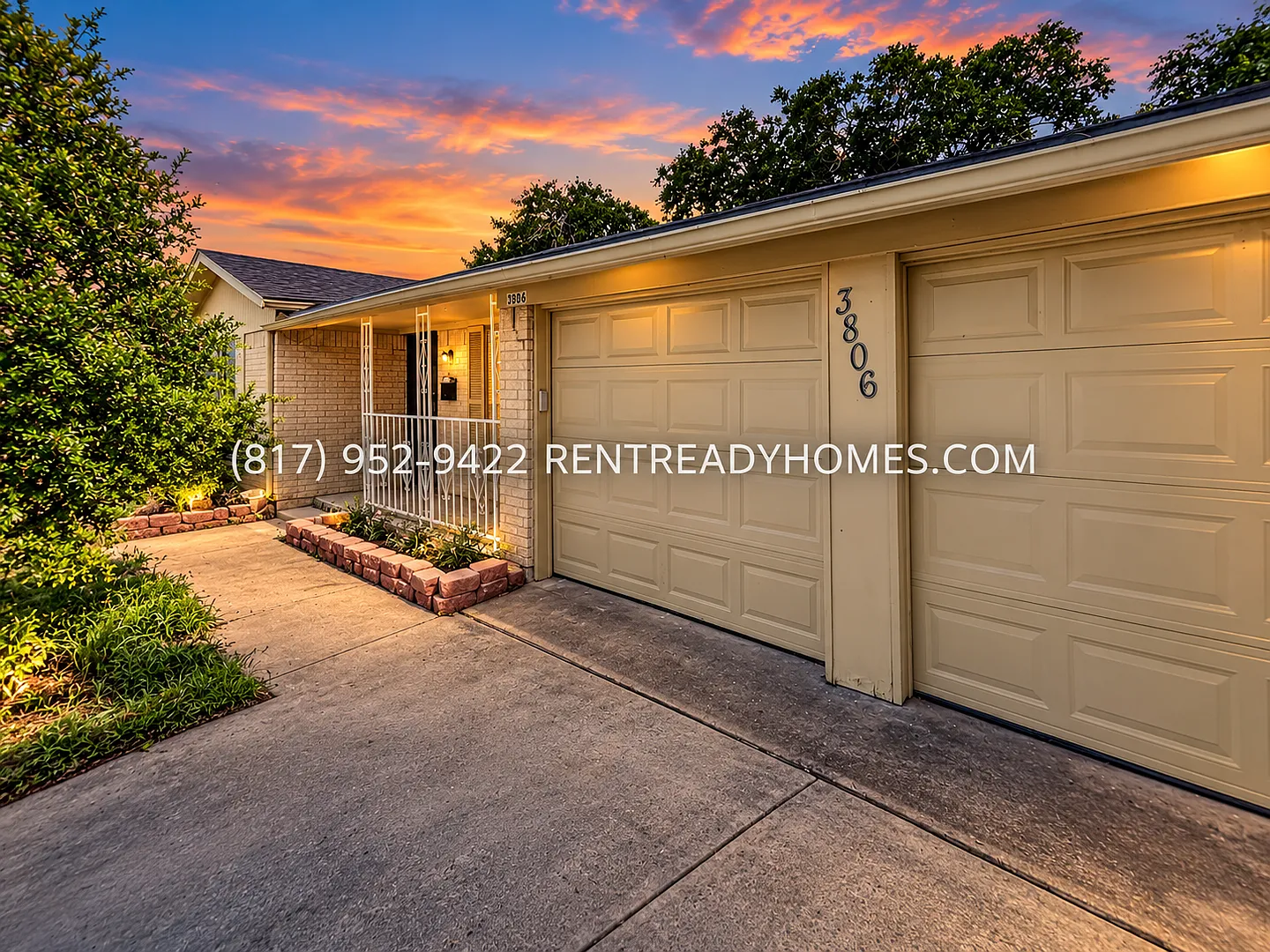 3806 Pocatello St - 4 Bedroom Irving Home With Two Garages — Photo 2