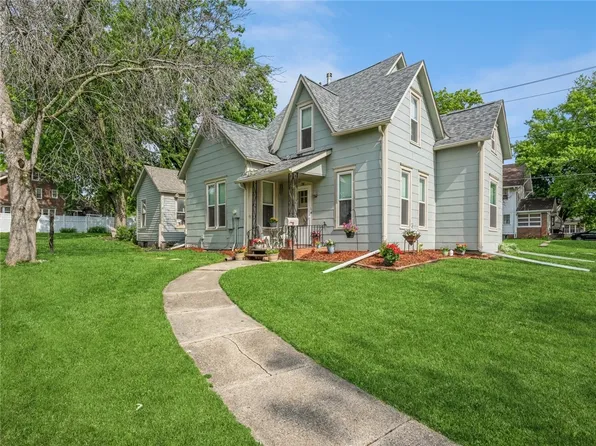 911 N Howard St, Indianola, IA 50125