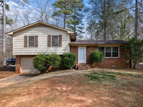 4505 Old Town Dr, Winston Salem, NC 27106