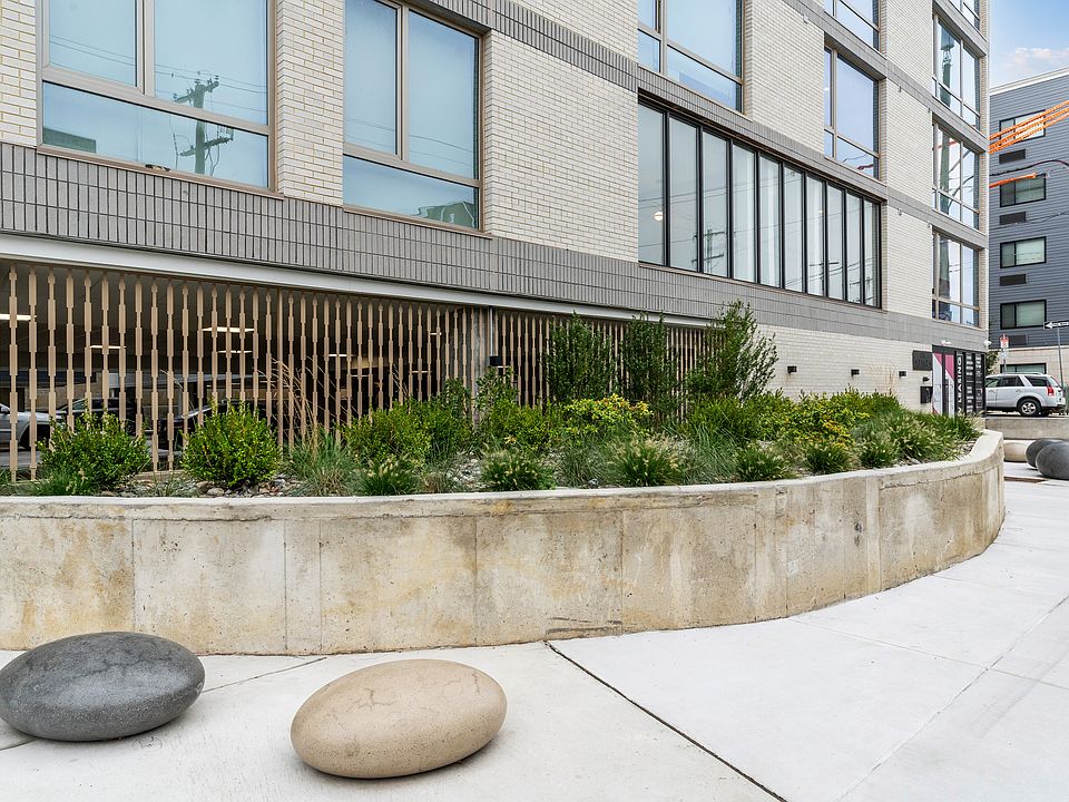 Building Photo 5