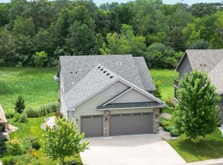 8925 Parkview Cir, Chisago City, MN 55013