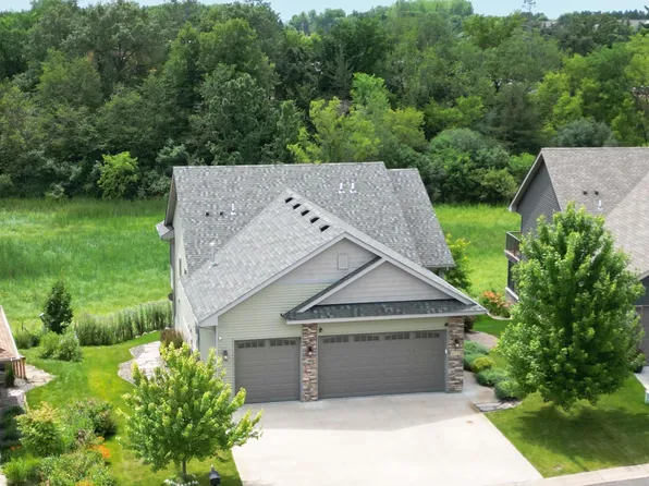 8925 Parkview Cir, Chisago City, MN 55013