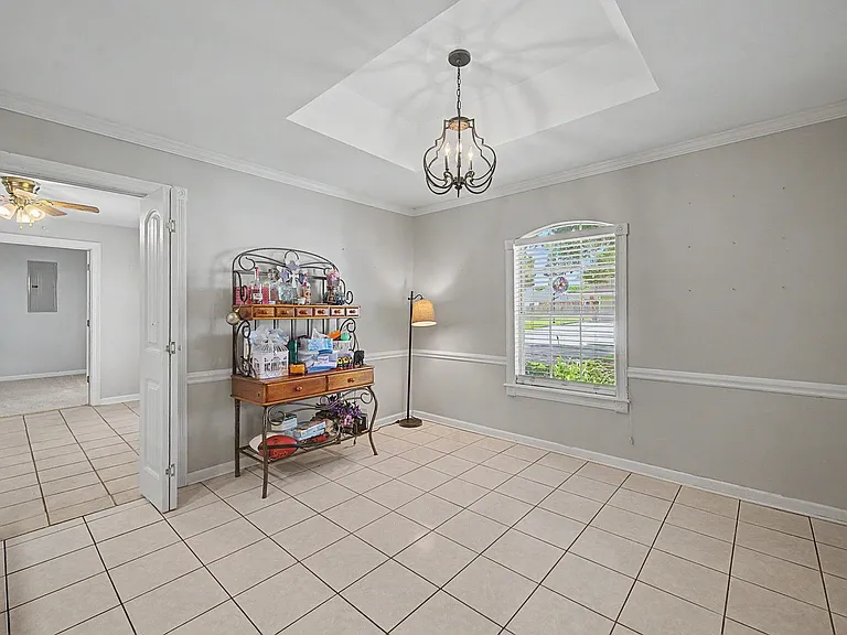 300 Cheyenne Dr — Photo 6
