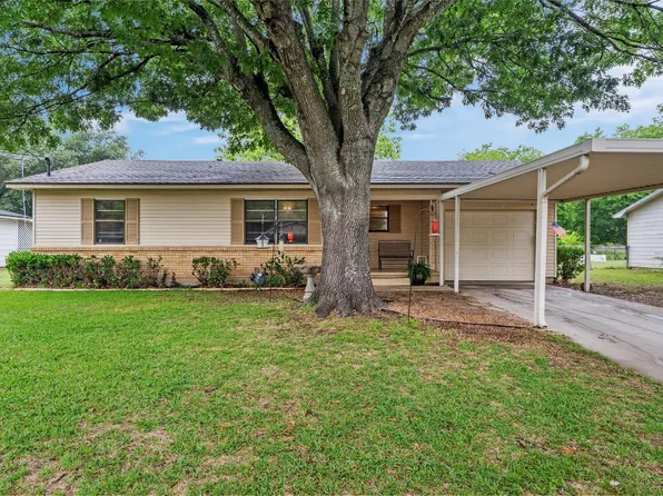 901 N Main St, West, TX 76691