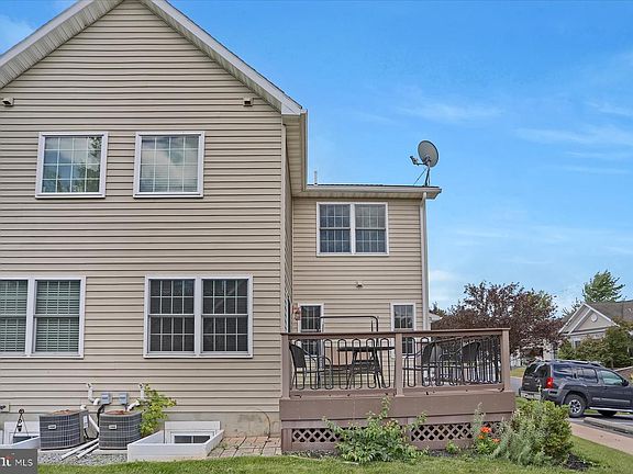 5th image of 141 Quincy Ave