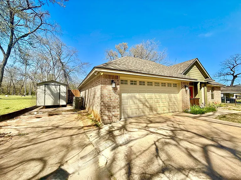 9181 County Road 427 — Photo 2
