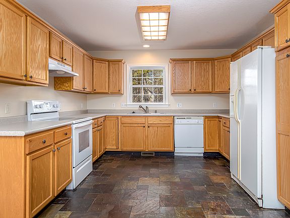 Large kitchen! oak cabinets