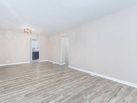 4th image of 15036 Perry Ave
