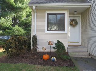 18 Garden Path, Farmington, CT 06032