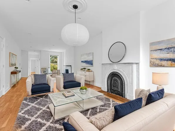 367 Carlton Avenue image 2 of 26