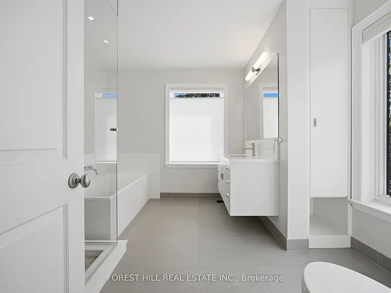 52 Shaftesbury Ave — Photo 31
