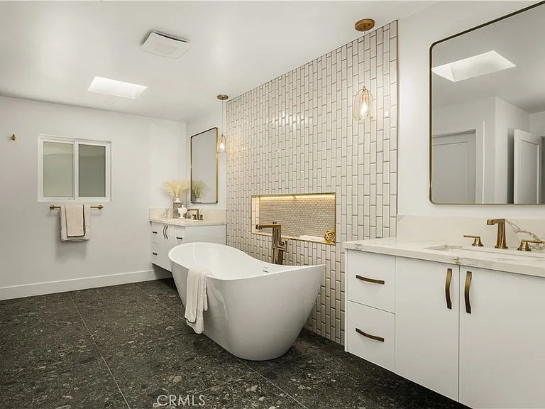 5 Yellow Brick Rd — Photo 40