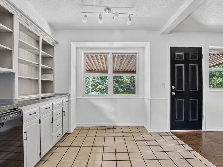 1024 Washington St — Photo 17