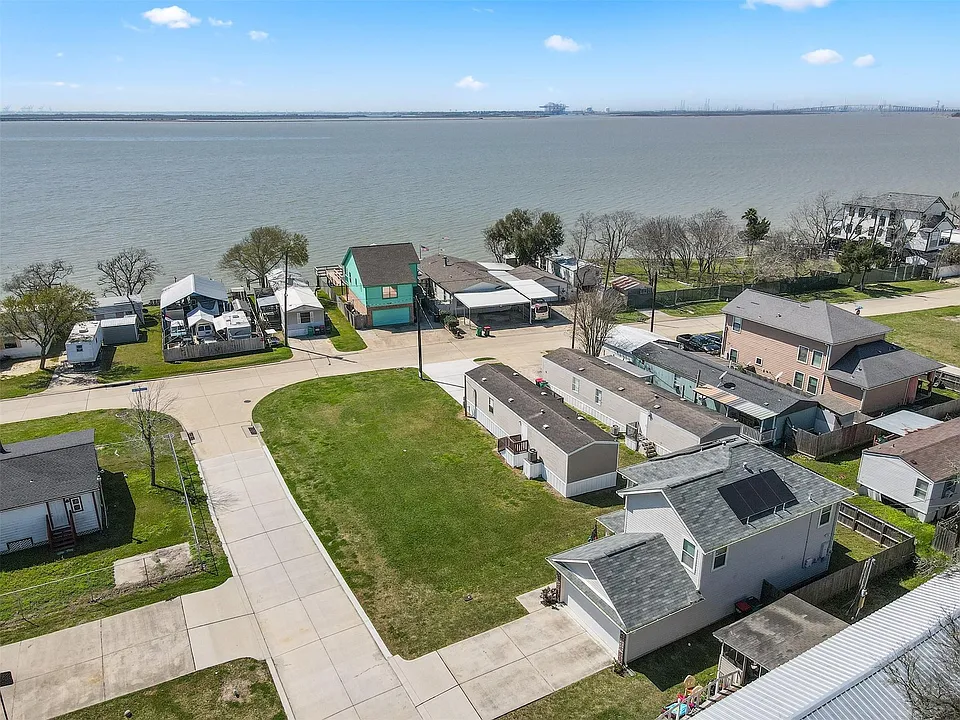 3035 Bay Oaks Harbor Dr