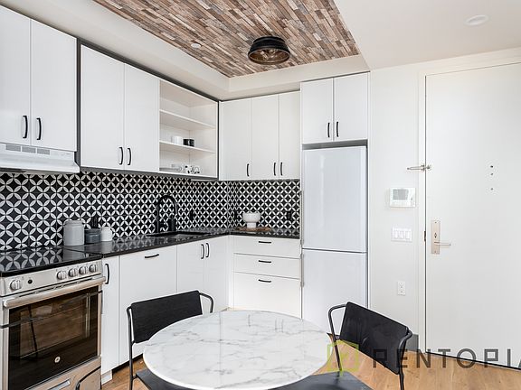 4th image of 340 Evergreen Ave #433