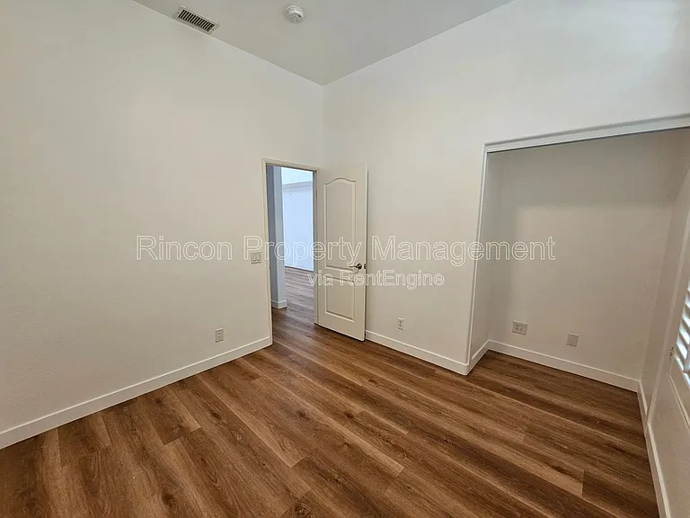 4782 Templeton St — Photo 7